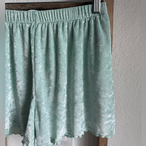 Colsie Light Seafoam Green Shimmer Velvety Stretchy Pull On Lounge Shorts sz: S - Picture 2 of 5